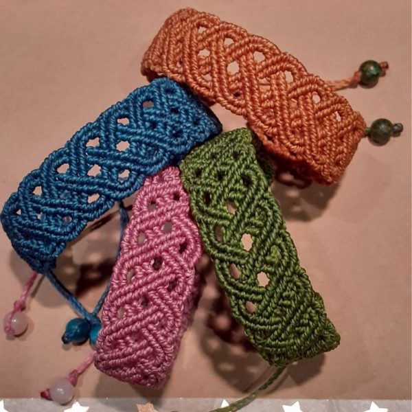 Bracelet manchette coeurs enlacés